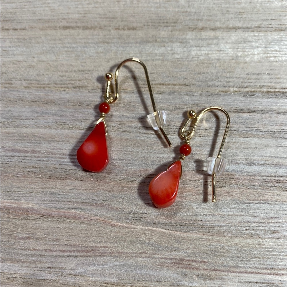 Elegant Gold Tone and Red/Pomegranate Drop Earrings